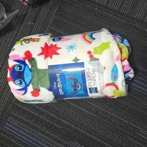 SUPERSOFT PLUSH THROW